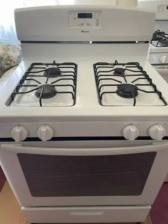 #### WHITE  AMANA  STOVE  ####