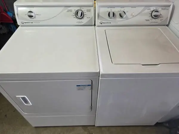 SPEED QUEEN WASHER AND DRYER GAS  LIKE NEW