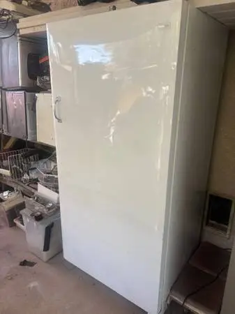 FREEZER STAND UP