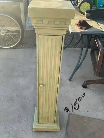 Pillar cabinet