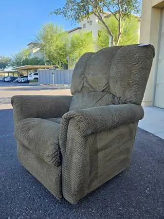 NEW LAZY BOY ROCKER RECLINER CHAIR
