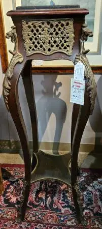 Omolu Pedestal