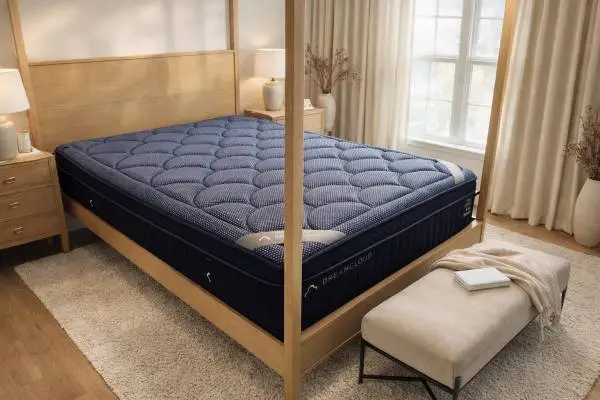 DreamCloud LUX Memory Foam Mattress — Queen | Like New| FIRM
