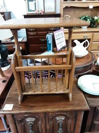 Magazine Table 10550