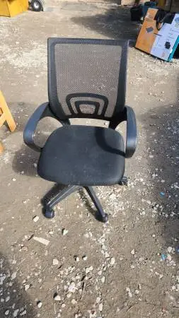 Black Armed Office Chair w/Net Back