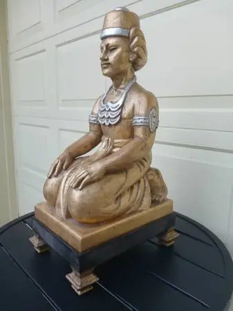 BEAUTIFUL LARGE GOLD STATUE / SCULPTURE