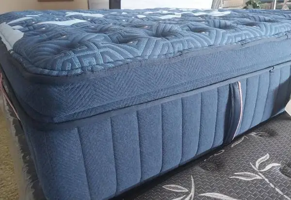King... Stearns n Foster Lux Estate Mattress