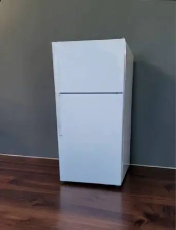 WHIRLPOOL REFRIGERATOR FRIDGE EXCELLENT CONDITION AND VERY CLEAN
