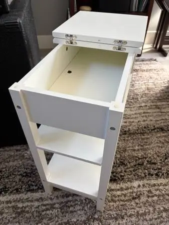 ARTISTS SIDE TABLE