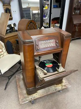Antique 1947 Philco Model 46-1226 Console Radio and Phonograph Combo