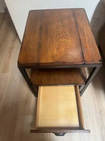 END TABLE WITH PULL OUT DRAWER