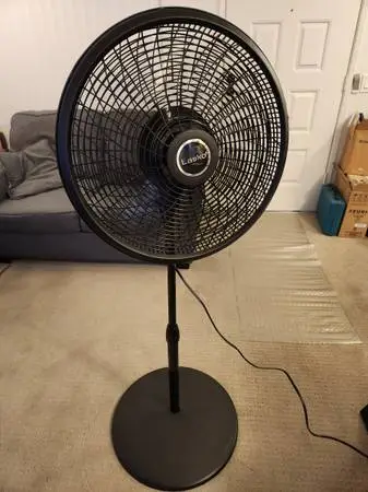 PEDESTAL FAN 18 Lasko