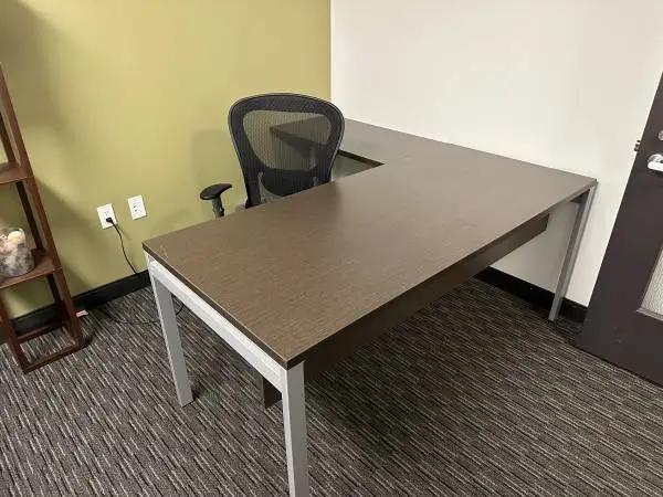 COMPUTER TABLES…..                                OFFICE DESKS…..