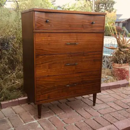 Beautiful 1960s immaculate MCM walnut Harmony House Dresser/Ready