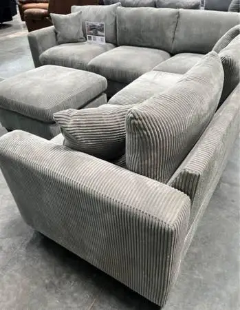 New Avenue Sectional set with ottoman