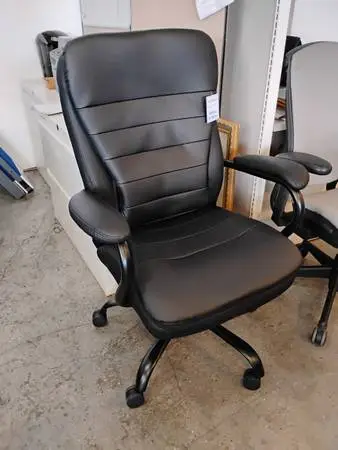 Heavy-Duty Chair – 400 lb Weight Capacity