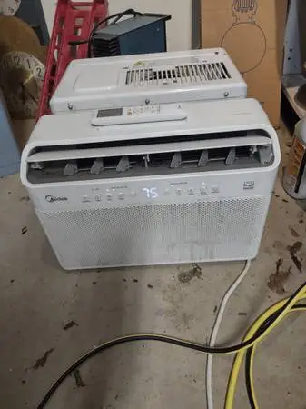 8000 BTU Midea U-Type Window Unit