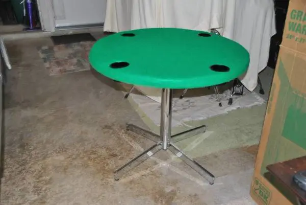 Card/Game table w/built in cup holders & adjustable legs