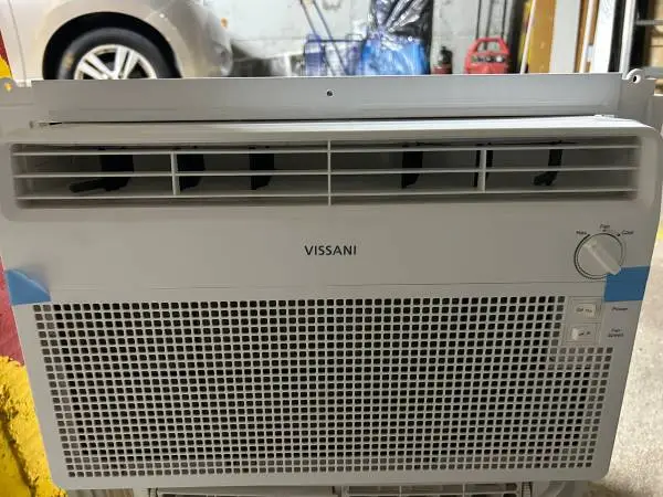 Vissani window unit new 5000 BTU