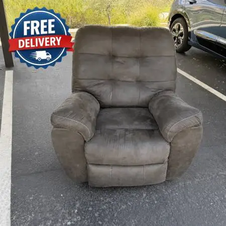 Recliner (FREE DELIVERY)