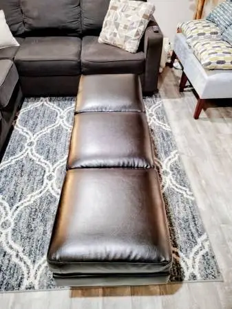 3-Seat Leather Bench – Excellent Condition