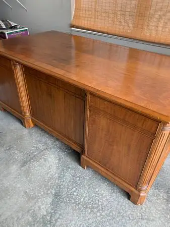 **Executives Desk **