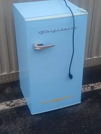 Frigidaire mini fridge 3.2