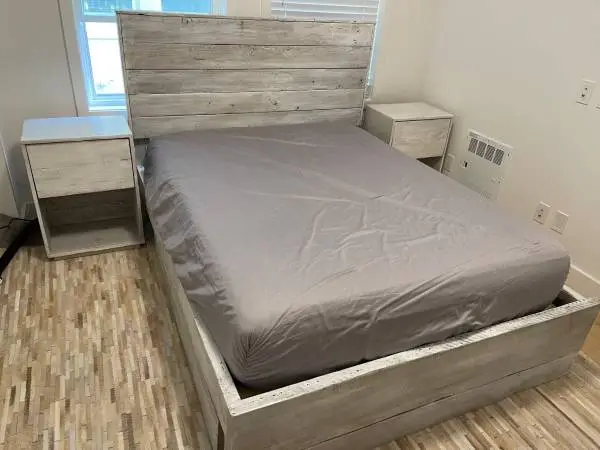 Reclaimed wood bedroom sets