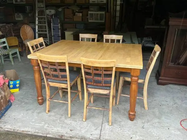 High top Table and 6 Chairs