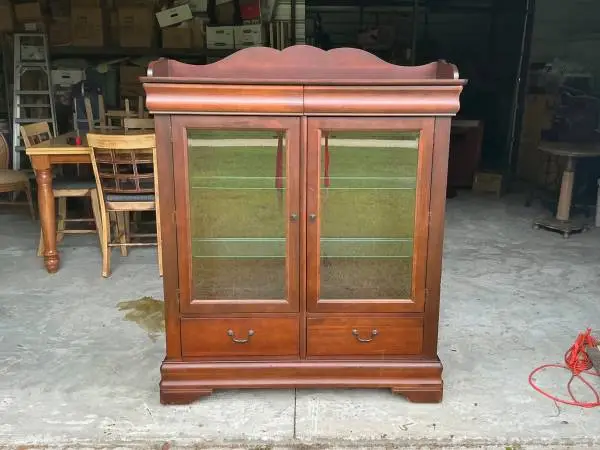 Display Cabinet Broyhill