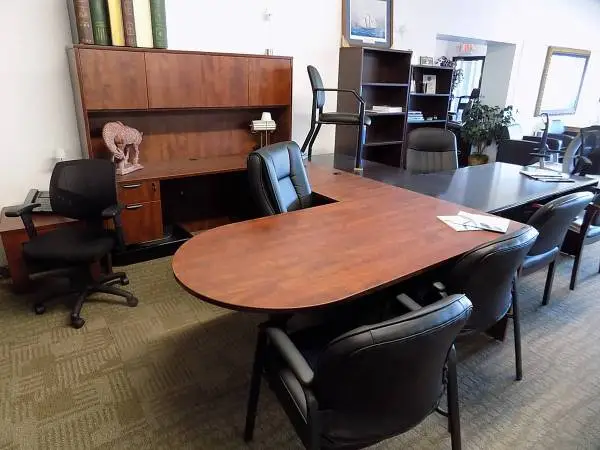 D-Top office furniture U-shape desk in choice of finish with HUTCH!