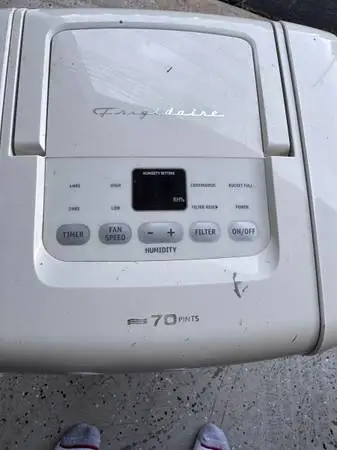 Dehumidifier Frigidaire Large Unit
