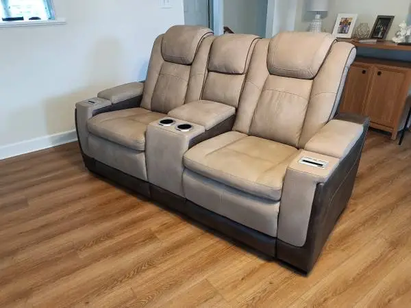 SIGNATURE ELECTRIC LOVESEAT RECLINER
