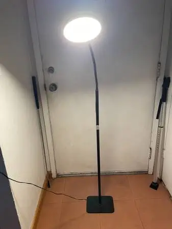 MODERN FLOOR LAMP