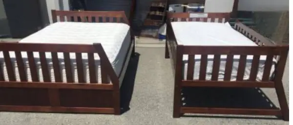 ••••Twin & Full Beds with Mattresses ••••