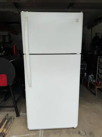 Kenmore fridge with no ice maker. Everything works. Delivery available!