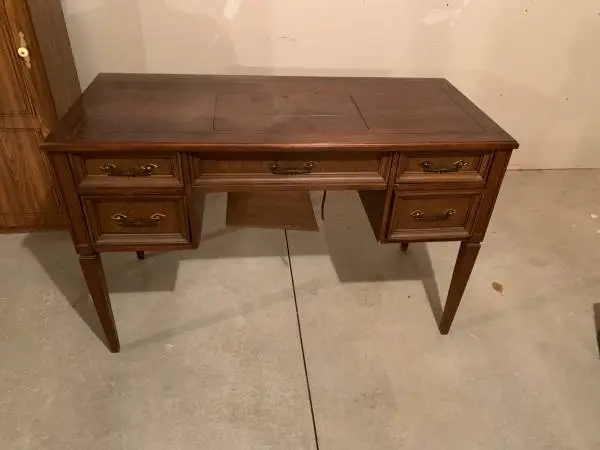 Sewing machine table