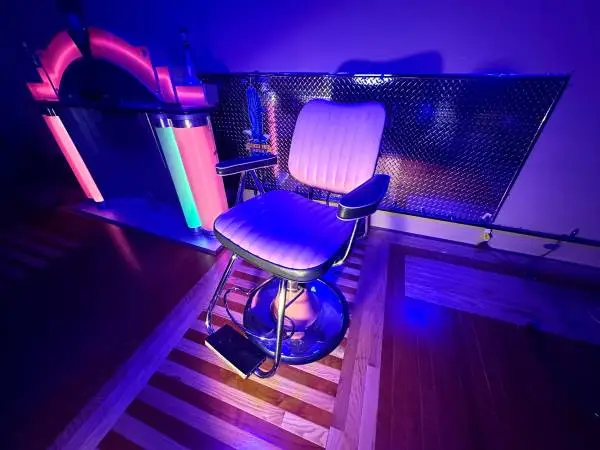 Unique Barber Chair *Excellent Condition*