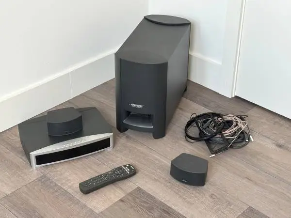 BOSE AV 3-2-1 Series III Surround Sound Theater System w - remote