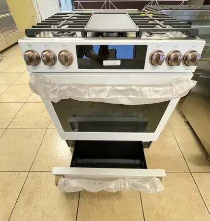 Café 30” Gas Range white Matte new
