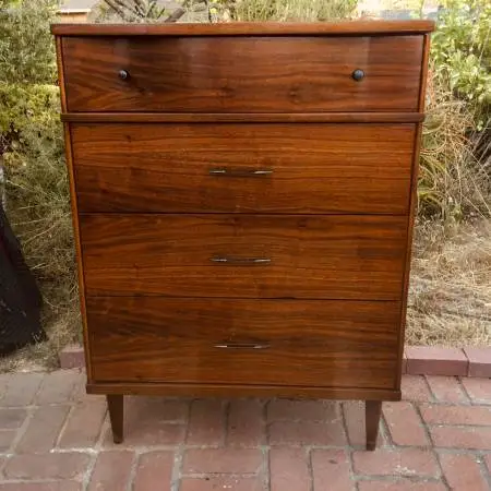 Super condition c1960 MCM walnut Harmony House 4dr Dresser/Ready for U