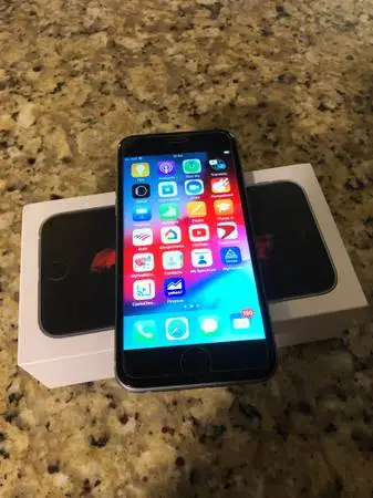 I Phone XR 64 GB unlocked