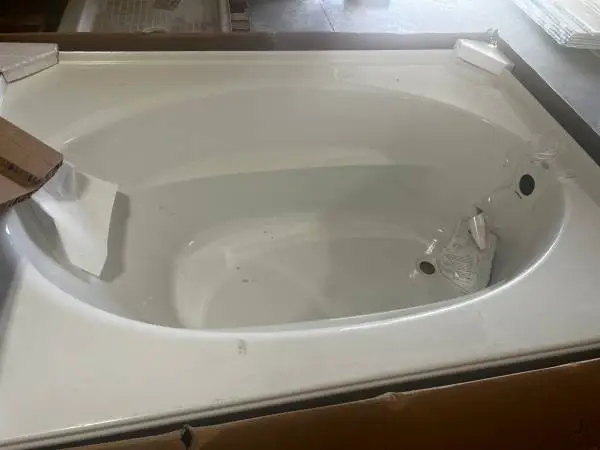 Kohler K-1113-RA-0 Windward® 60 x 42 alcove bath, right drain, White