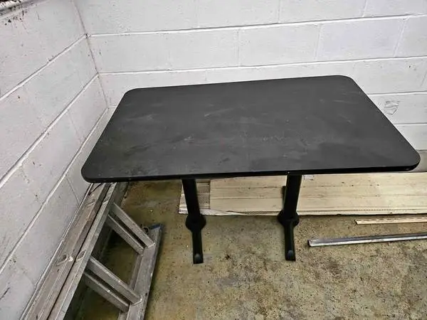 48 x 30 Table (black)