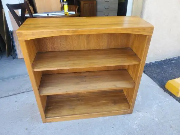 Medium solid wood bookshelf