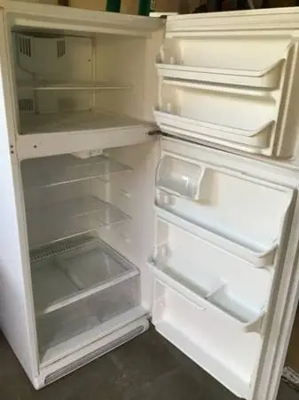 Frigidaire Refrigerator \ Fridge in Fine Shape