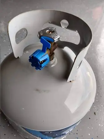 20lb Propane tank - Full tank of propane between 18-20#