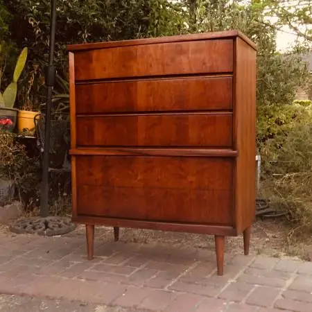 Excellent condition c1962 MCM Bassett walnut 4dr Dresser/Ready for use