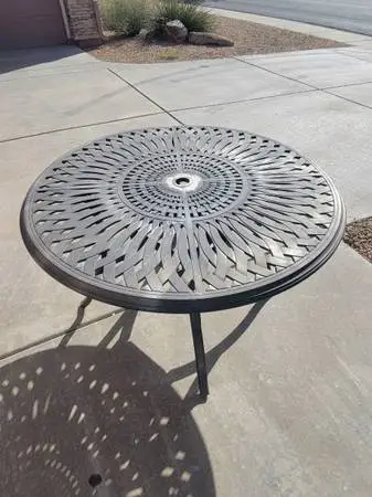 Aluminum patio table