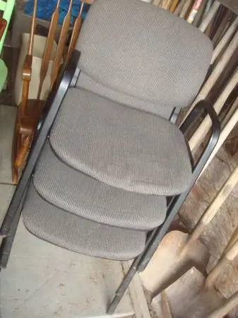2 stackable arm chairs